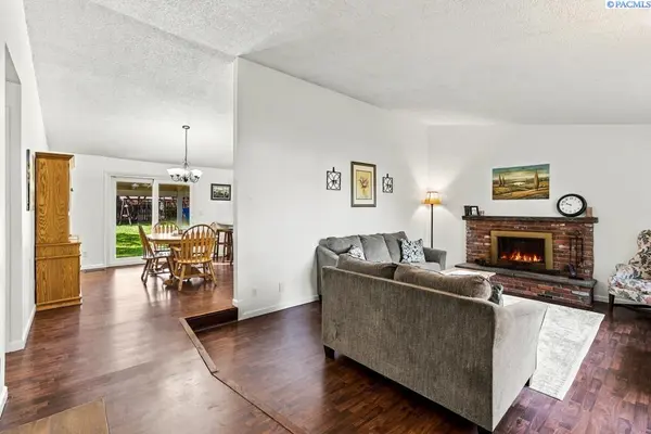 703 W 48th Ave, Kennewick, WA 99337