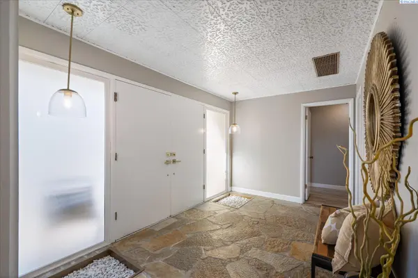 120 W 31st Ave, Kennewick, WA 99337