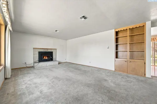 520 Road 37, Pasco, WA 99301