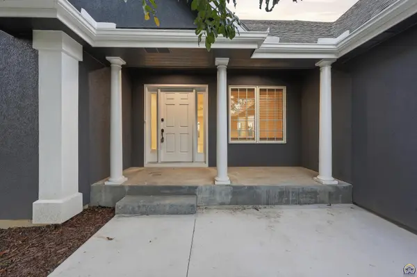 4901 SW Fairlawn RD, Topeka, KS 66610