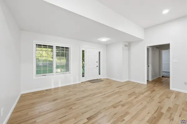 4901 SW Fairlawn RD, Topeka, KS 66610