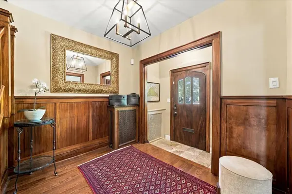 17 King Georges RD, Toronto W08, ON M8X 1K7