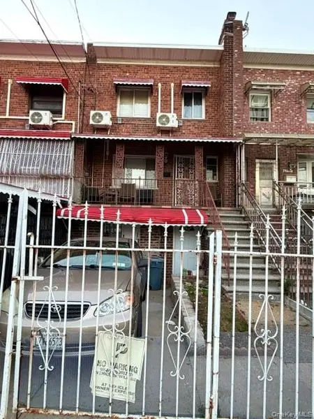 4775 Barnes AVE, Bronx, NY 10470
