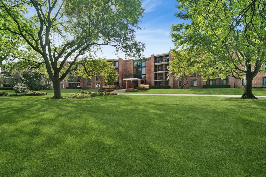1605 E Central RD #213-B, Arlington Heights, IL 60005