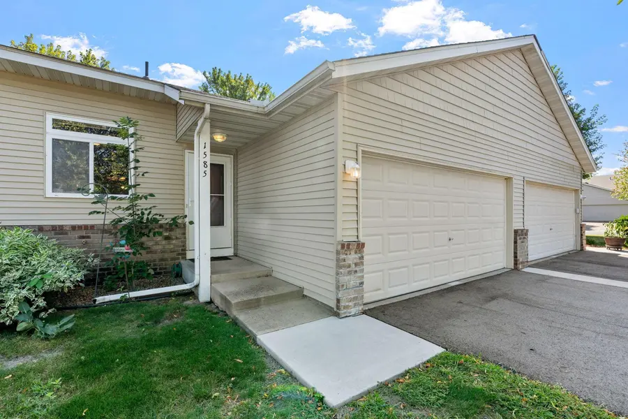 1585 Chartreux AVE, Shakopee, MN 55379
