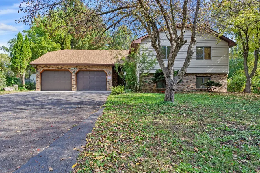 2764 Southlawn DR, Maplewood, MN 55109