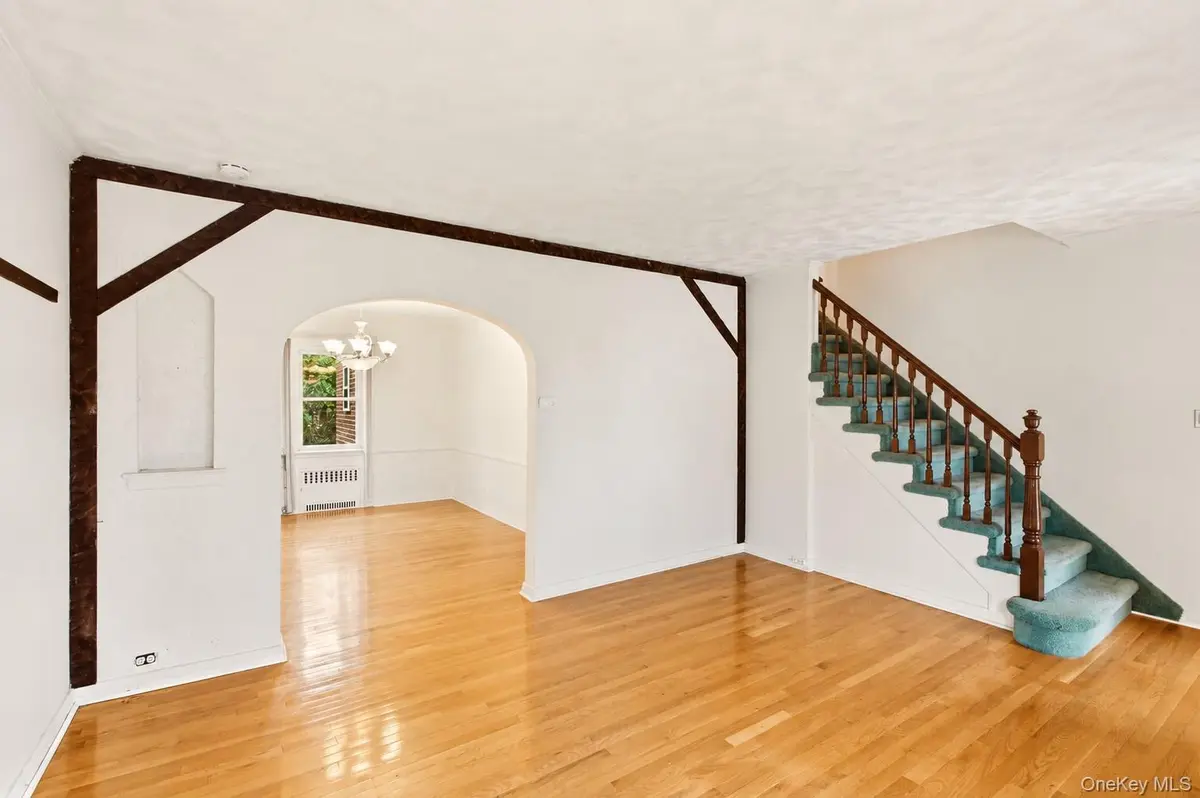 163-68 25th AVE, Whitestone, NY 11357