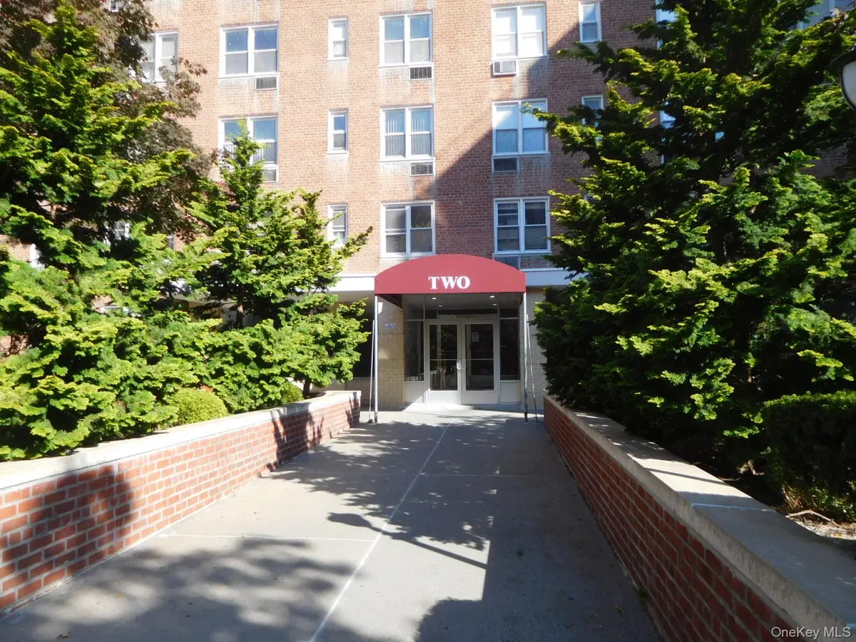 2 Sadore LN #7-T, Yonkers, NY 10710