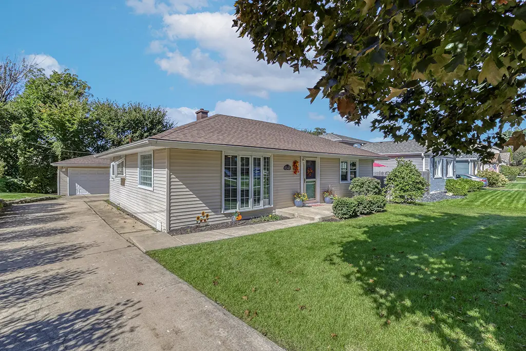 1048 Hermes AVE, Lemont, IL 60439