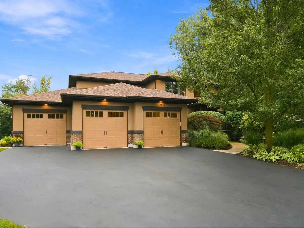 1335 Eastcanton DR, Deerfield, IL 60015