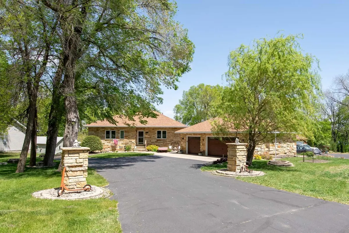1524 Squirrels Nest RD, Kasota, MN 56050
