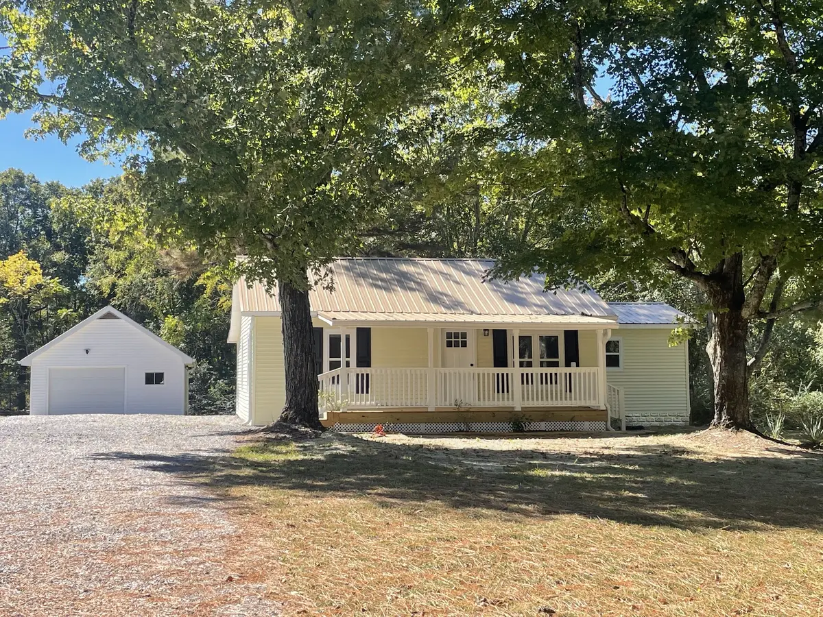 2625 Old Blacktop Rd, Mc Ewen, TN 37101