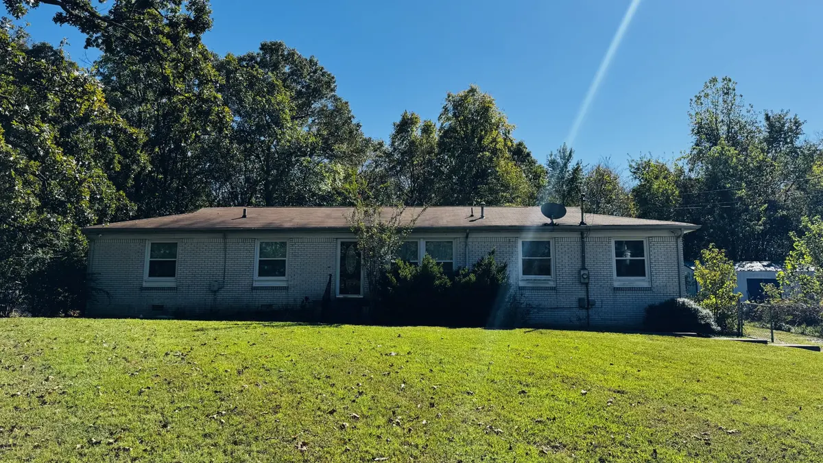 115 Ravenwood Cir, Dickson, TN 37055
