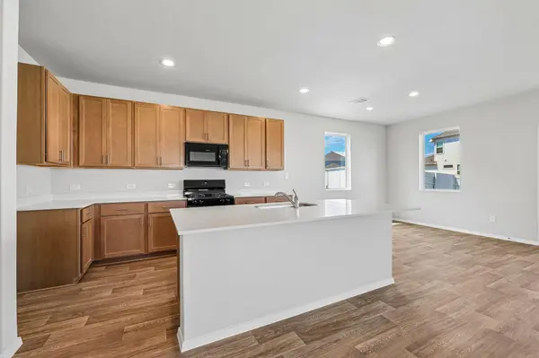 128 Honeybee LN, Elgin, TX 78621
