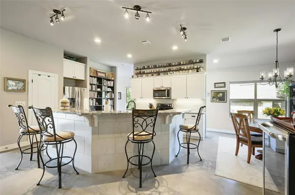 Address not disclosed, Lago Vista, TX 78645