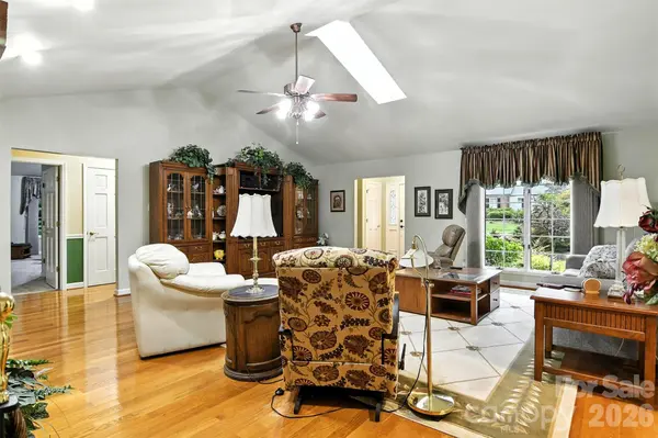 530 5th ST NW, Hickory, NC 28601