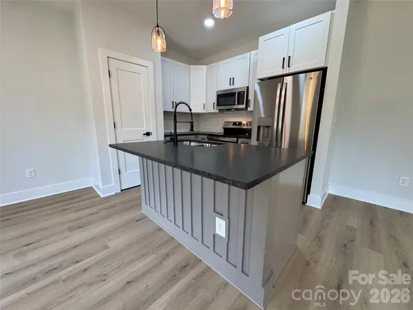 606 E Robinson ST, Dallas, NC 28034