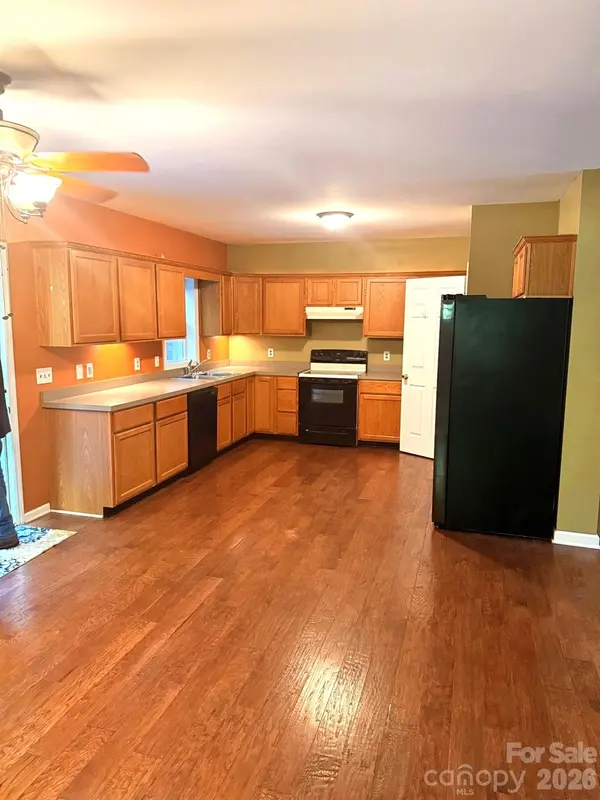 319 Glenn Bridge RD, Arden, NC 28704