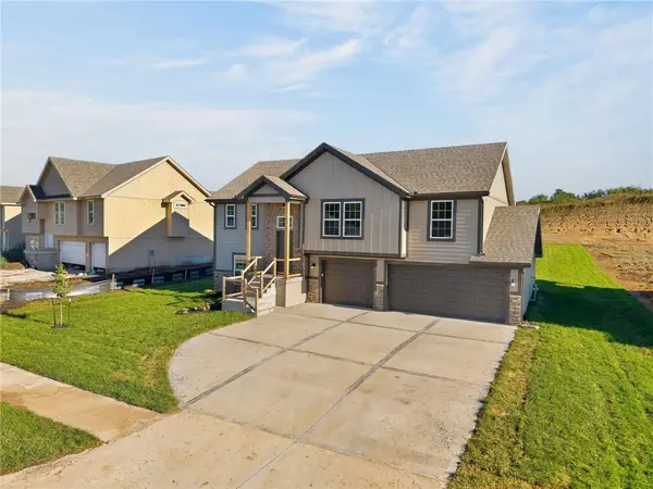 515 Skyview LN, Liberty, MO 64068