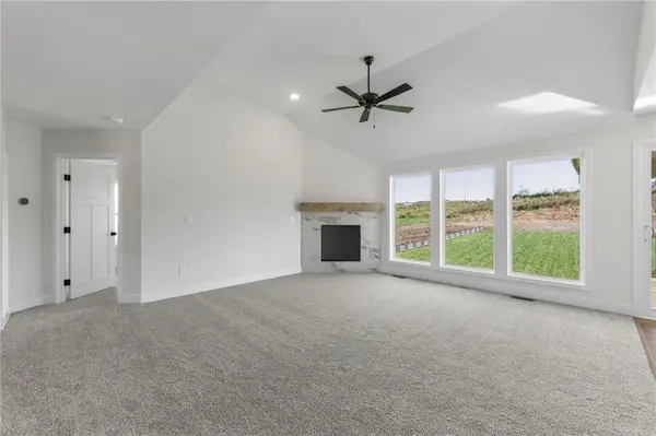 515 Skyview LN, Liberty, MO 64068