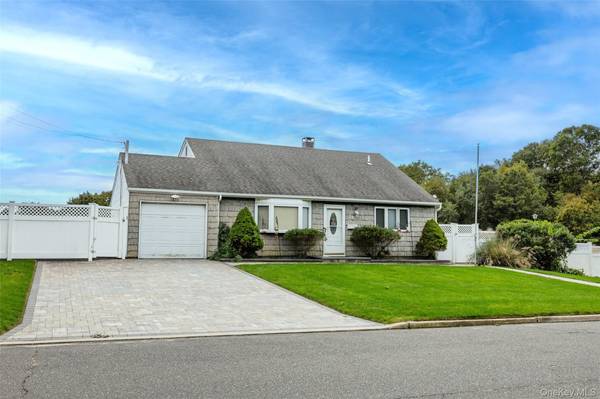 78 Circle DR, Patchogue, NY 11772