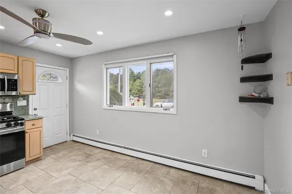 78 Circle DR, Patchogue, NY 11772