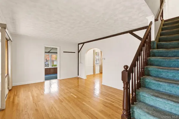 163-68 25th AVE, Whitestone, NY 11357