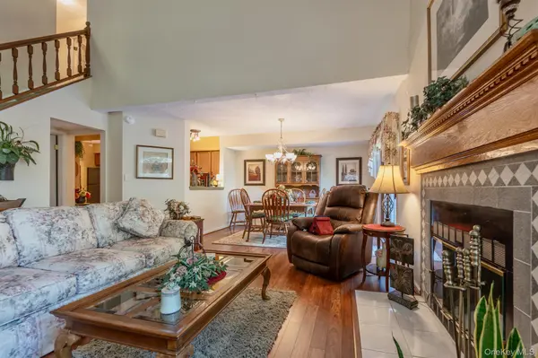1 Cottonwood CIR, Saugerties, NY 12477