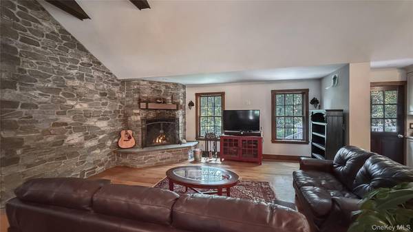 23 Perk And Sons CT, Cold Spring, NY 10516