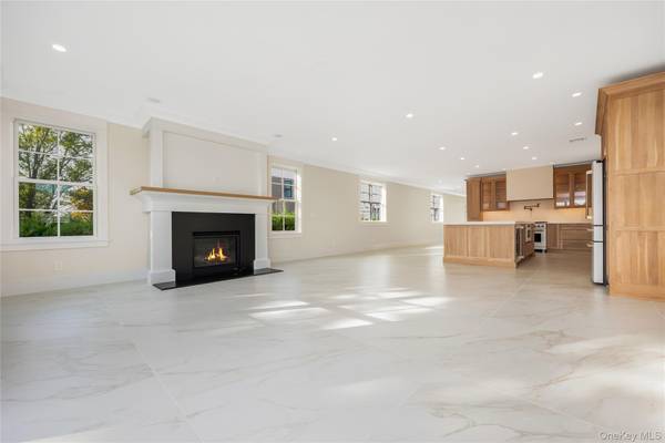 11 Riverdale AVE, Massapequa, NY 11758
