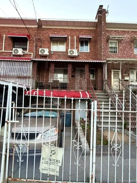 4775 Barnes AVE, Bronx, NY 10470