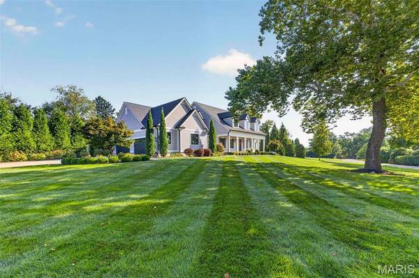 11 Spoede LN, Creve Coeur, MO 63141