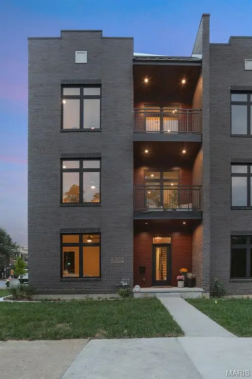4302 Arsenal ST, St Louis, MO 63116