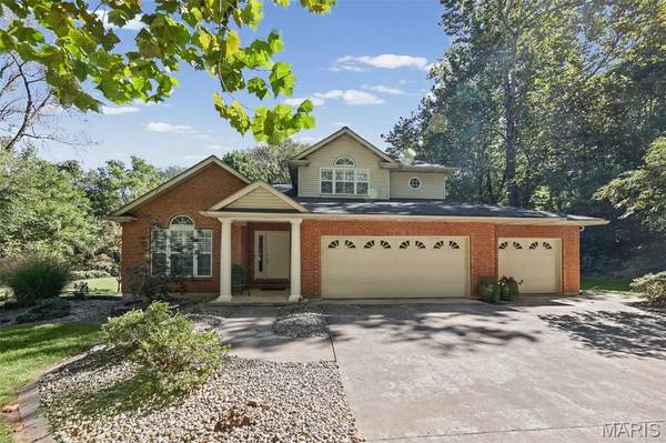 7511 Ingham LN, Godfrey, IL 62035