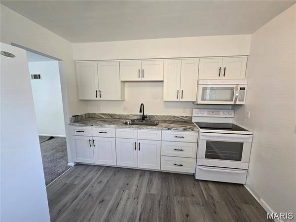 9915 Erie DR, St Louis, MO 63125