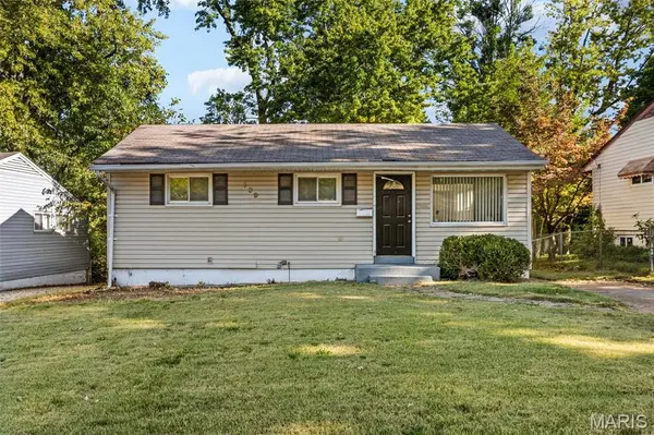139 Grampian RD, St Louis, MO 63137