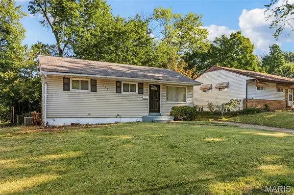 139 Grampian RD, St Louis, MO 63137