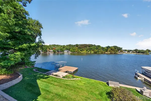 33 Moorings DR, Lake St Louis, MO 63367