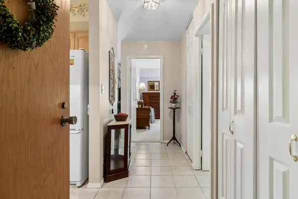1605 E Central RD #213-B, Arlington Heights, IL 60005