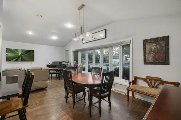 708 Barberry RD, Highland Park, IL 60035