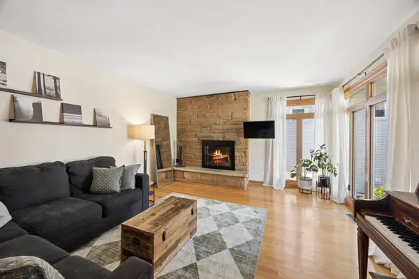 9431 Congress Park AVE, Brookfield, IL 60513