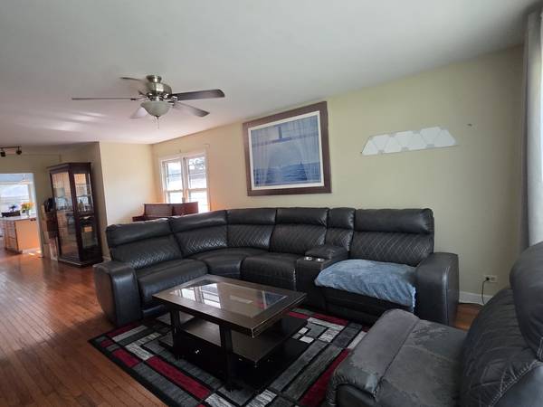605 E Maple AVE, Mundelein, IL 60060