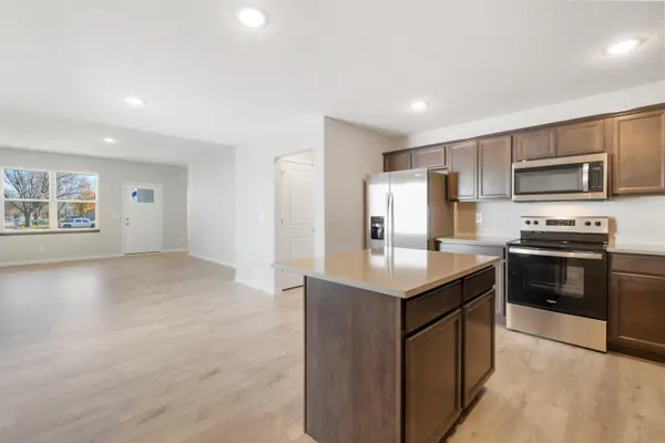 127 Axlewood DR, Waterloo, IA 50701