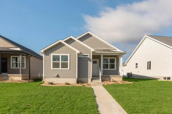 127 Axlewood DR, Waterloo, IA 50701
