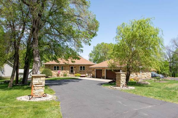 1524 Squirrels Nest RD, Kasota, MN 56050