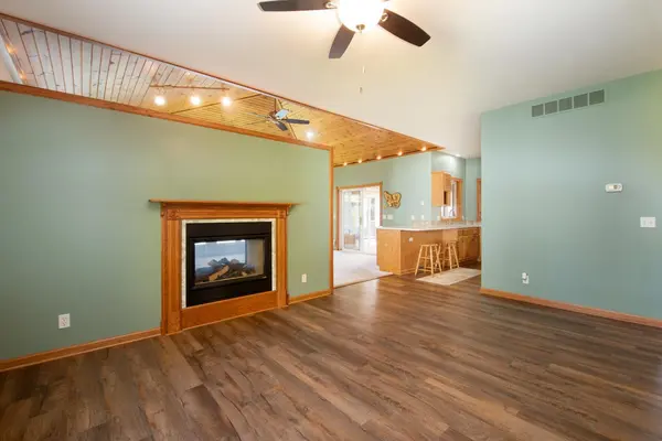 1524 Squirrels Nest RD, Kasota, MN 56050