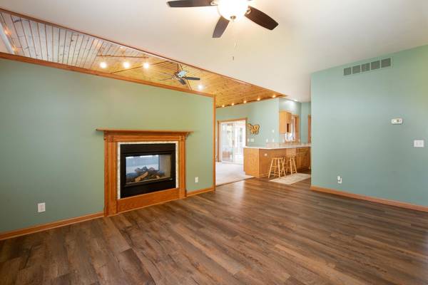 1524 Squirrels Nest RD, Kasota, MN 56050