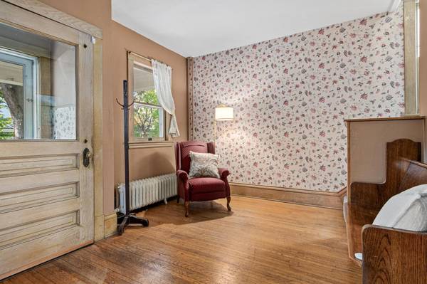 1603 Laurel AVE, Saint Paul, MN 55104