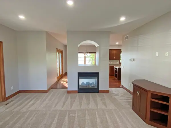11405 W Laketowne DR, Albertville, MN 55301