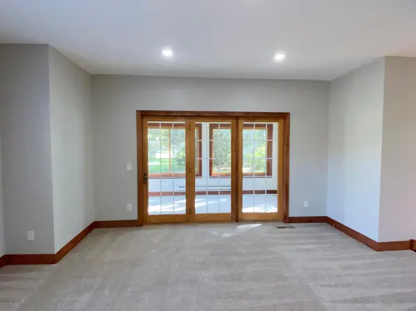 11405 W Laketowne DR, Albertville, MN 55301